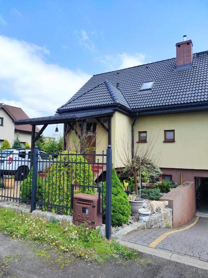 Przyjazny Domek Tarnowskie Gory Exterior photo